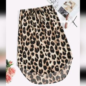 NWOT Leapard print knee length skirt